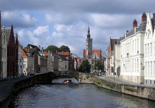 [800px-Bruggewasser[3].jpg]