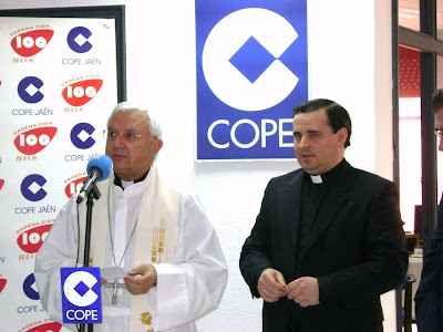 El Obispo bendice las nuevas dependencias de la COPE