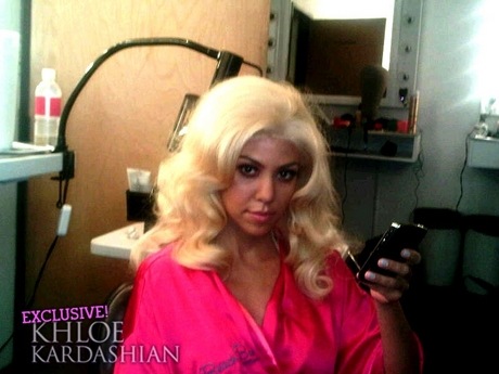 [Khloe-Kardashian-Kourtney-Kardashian-Blonde-Photo-Shoot-0603101[3].jpg]