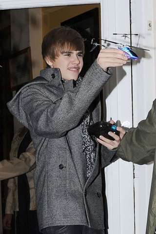 [justin-bieber-mustache-02-480x720[3].jpg]