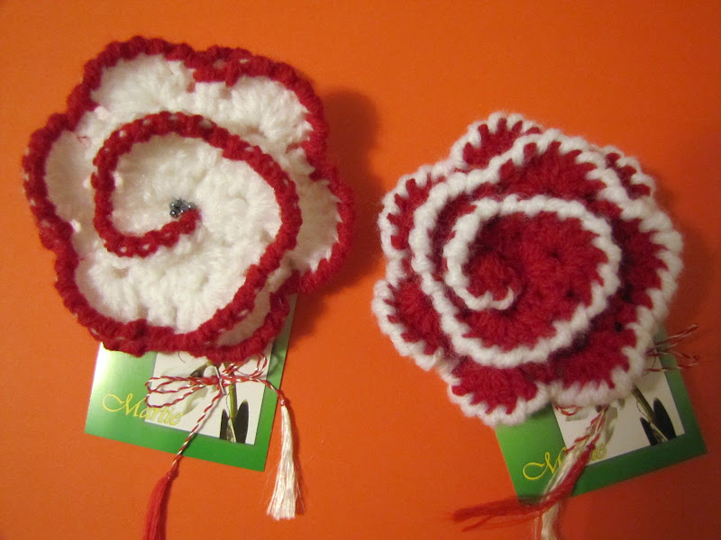 Brose crosetate handmade floricica 1 Martie