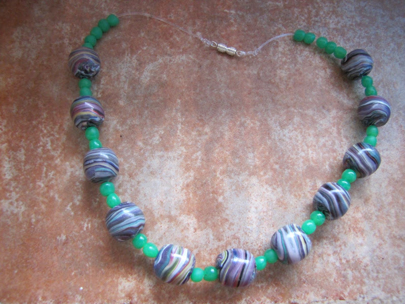 Brosa handmade fluturas pe floricica
