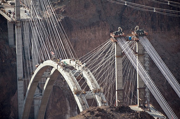 [The-Hoover-Dam-Bypass-Bridge-2[5].jpg]