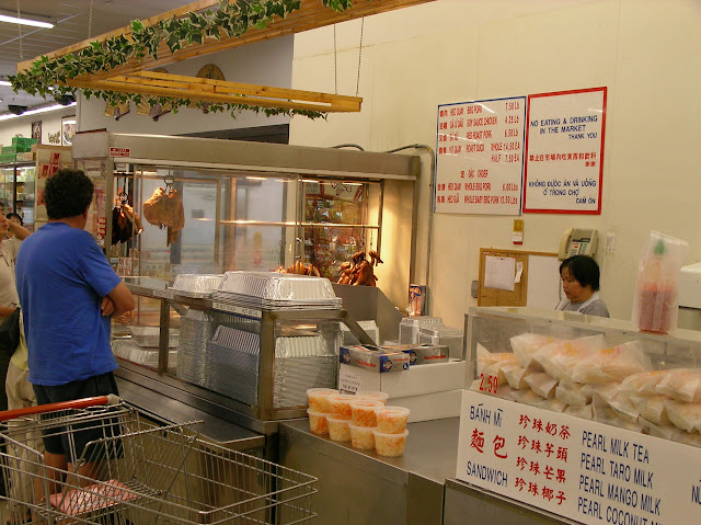 許多亞洲超市都會兼賣一些燒臘或麵包�熟食,香港燒臘本就很有名,其實還蠻好吃的