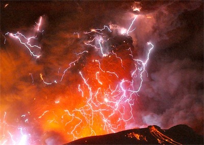 japan-volcano-kirishima.jpg Japan volcano kirishima lightning