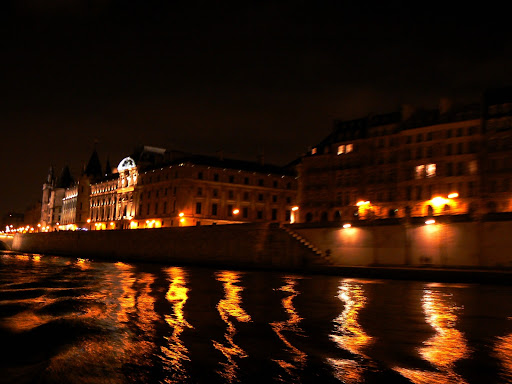 Quai de l’horloge (Palais de justice et Conciergerie)
