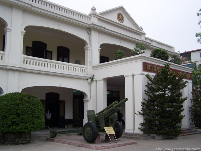 [The Vietnam Military History Museum 105MM Artillery[2].jpg]