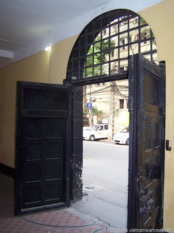 [HanoiHilton(HoaLoPrison)[4].jpg]