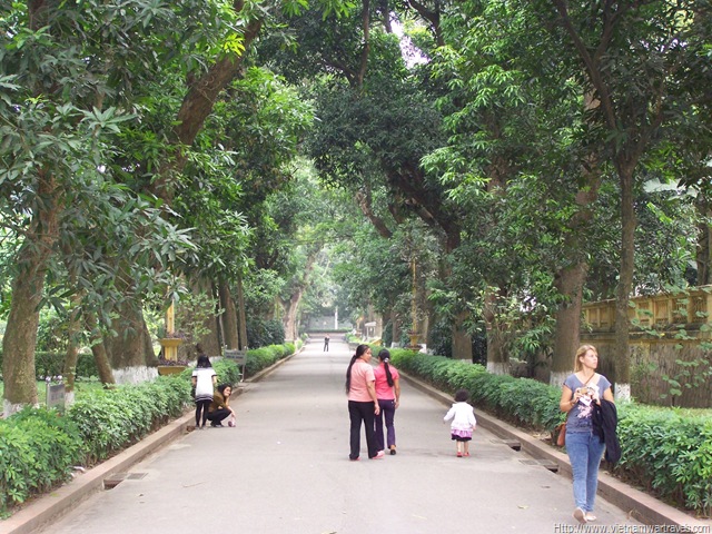 [Hanoi Presidential Palace grounds (6)[2].jpg]