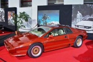 8 Lotus Esprit Turbo (1981)