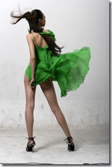 Model_in_green_dress