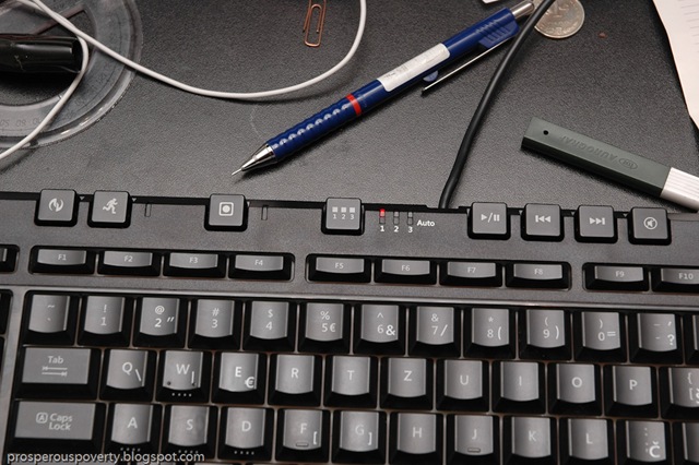 [Microsoft_Sidewinder_x6_keyboard_42.jpg]