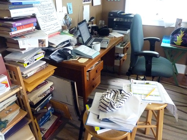 [messy office[14].jpg]