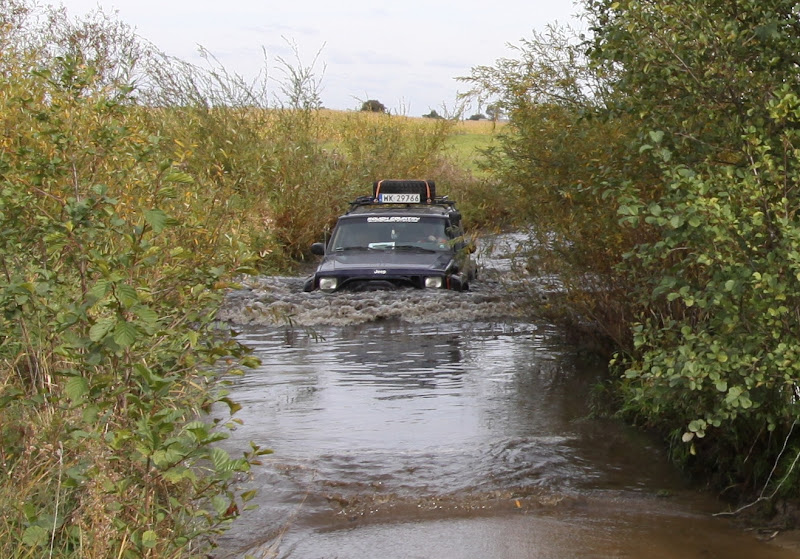 jeep%20w%20kompieli.jpg