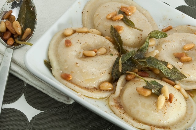 [Ravioli with Brown Butter and Sage-8[2].jpg]