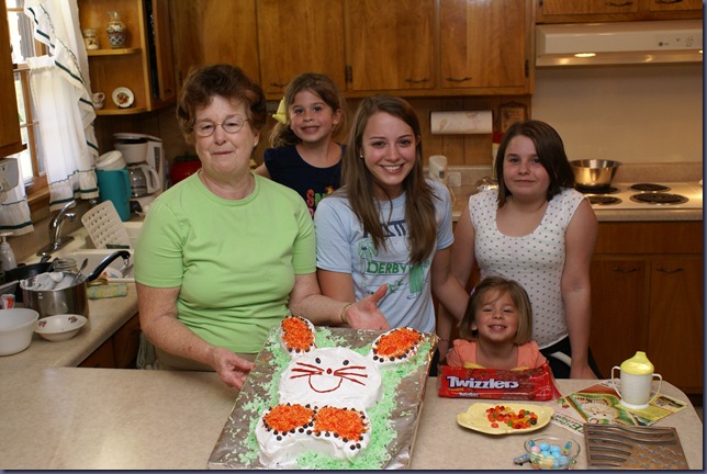 2010-4-2 Bunny Cake 082