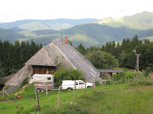 A view over the Häusleberg Farm