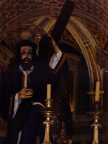 [Cristos de los Pasos en la antesala a la Capilla de los Huesos en Evora[4].jpg]