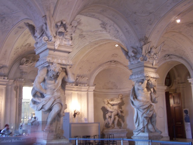 [Entrada del Palacio de Belvedere[5].jpg]