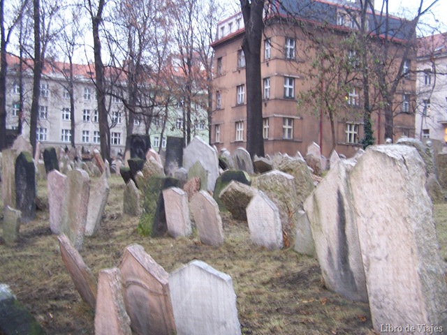 [Cementerio Judío de Praga[2].jpg]