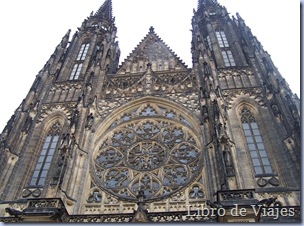 Fachada de la Catedral de San Vito en Praga