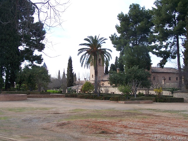 [Paseo del Sultán entre la Alhambra y e Generalife[2].jpg]