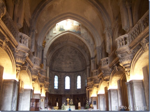 Interior de la Catedral Notre Damme des Doms en Aviñón