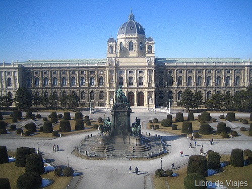 [Museo de Historia del Arte en Viena - Símbolo del Poder del Imperio de los Habsburgo[4].jpg]
