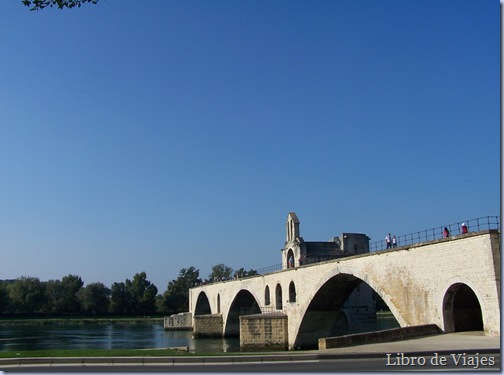 Puente de los Papas. Extensión del Palacio Papal se introduce en el Ródano