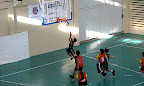 N'Alejandro entrant a cistella després de robar la pilota