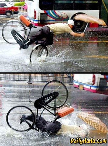 [guy_fall_on_bike[5].jpg]