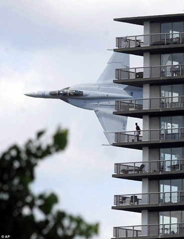 [article-0-05B0902C000005DC-666_634x823[3].jpg]
