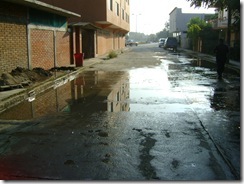Calle Melchor Ocampo de la col. Ruiz Cortinez, inundada por fuga de agua