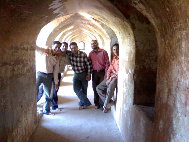 [lucknow bhool bhulaiyaa[4].jpg]