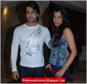 -Kangana-Ranaut-keeping-the-Bollywood-tradition-alive--2.jpg -Kangana-Ranaut-keeping-the-Bollywood-tradition-alive--2.jpg