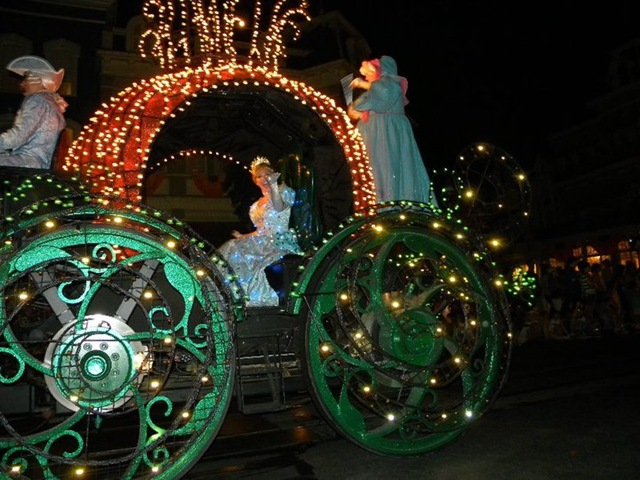 [Electric Parade Cinderella[5].jpg]