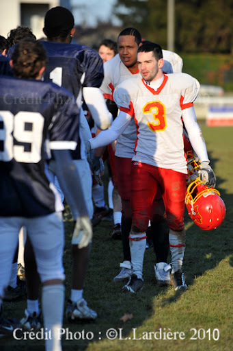 Aurélien FOURGEAUD salue les Centaures lors de Centaures/Kangs Aurélien FOURGEAUD salue les Centaures lors de Centaures/Kangs