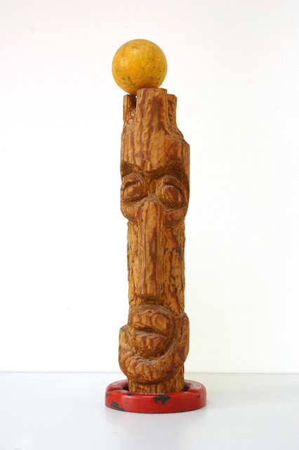 koning (1982-2001 ~ 50 x 15 x 15 cm ~ hout, kunststof, ijzer)