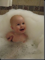 2008-12-11 BATHTIME IN THE JACUZZI TUB (30)