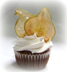 Cupcake con chips de pera, suspiro, bizcocho dominicano