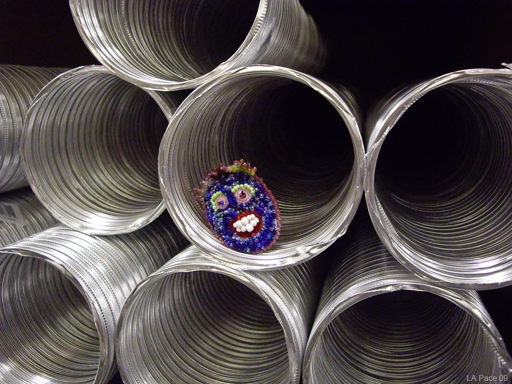[Blue-Guy-finds-weird-silver-tunnels[9].jpg]