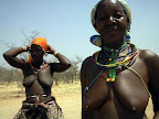 Themba frauen im Kaokoland, Grenze nach Angola Themba frauen im Kaokoland, Grenze nach Angola