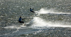 Hart am Wind zurück kreuzen zum Anfang des 500 m Speedstirp. Hart am Wind zurück kreuzen zum Anfang des 500 m Speedstirp.