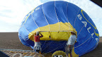 Der Ballon wir erstmal mit normaler Luft voll gepustet. Der Ballon wir erstmal mit normaler Luft voll gepustet.