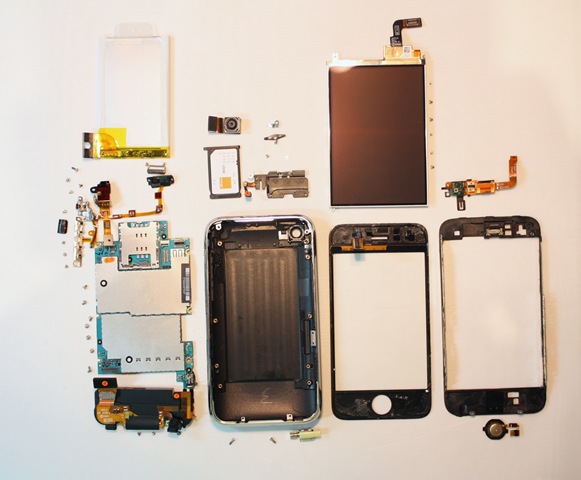 [iphone-3g-s-fully-disassembled2[5].jpg]