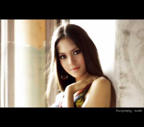 thisa simpati - Aurelie Moeremans biodata