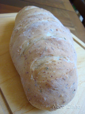 Pão de parmesão e menjericão