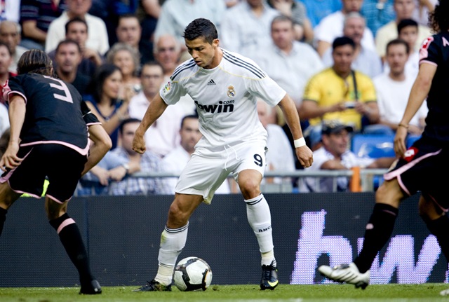 [Real Madrid-Deportivo_2009[3].jpg]