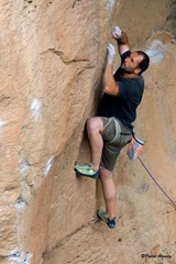 Escalando en Arico05