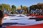 Величезний банер із зображенням Степана Бандери